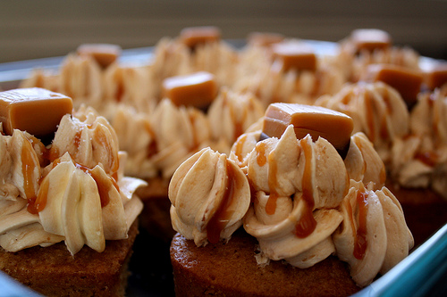 Caramel Swirl Buttercream Cupcakes [Recipe]