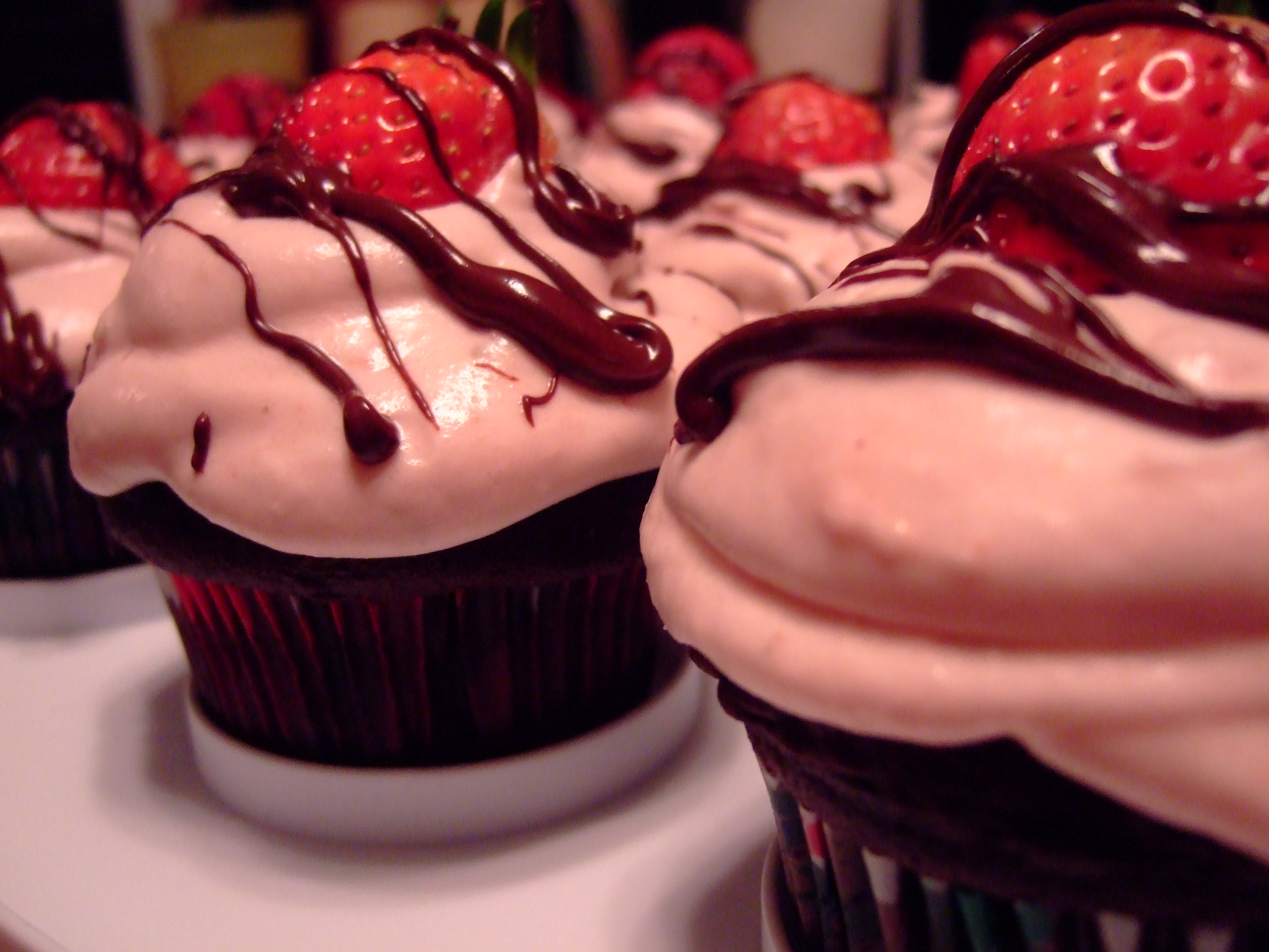 chocolate-covered-strawberry-cupcakes-014