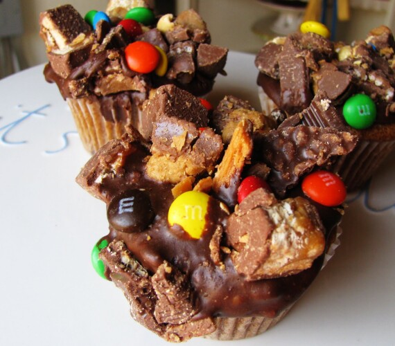 Indulgent Candy Bar Cupcakes – [Recipe]