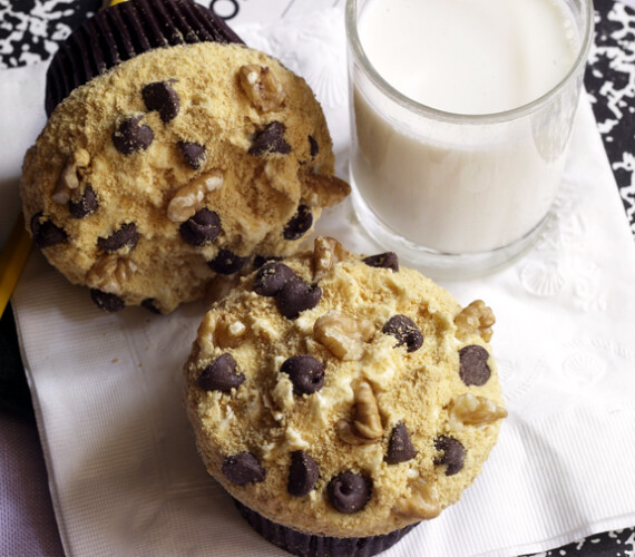 Cookie Crumble Cupcakes – Oreo, Ginger Snaps, Nilla Wafers [Recipe]