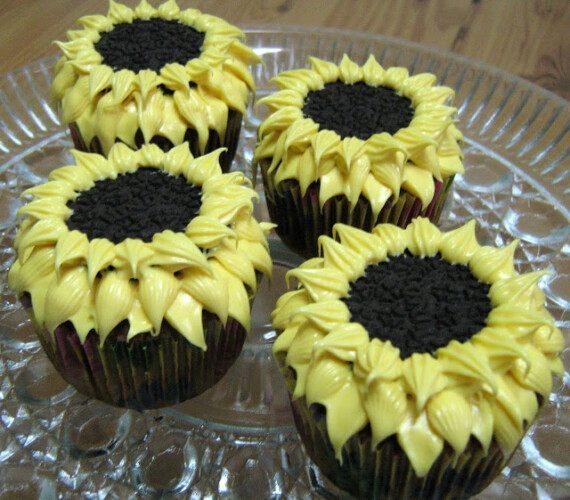 Sunflower Oreo Cookie Cupcakes