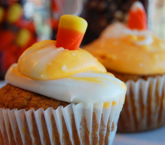 Halloween-Thanksgiving Pumpkin Spice Cupcakes With Mascarpone Cream Cheese Frosting