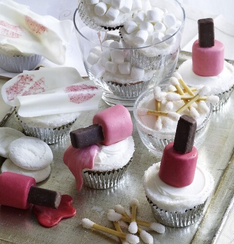 Vanity Table Cupcakes [Recipe]