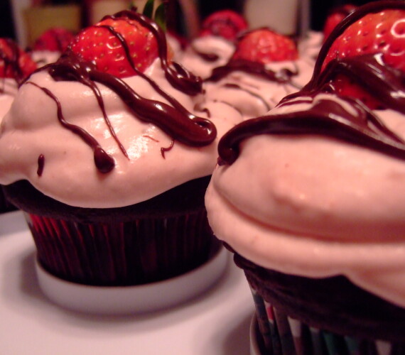 Chocolate Covered Strawberry Cupcakes with Strawberry Buttercream Frosting